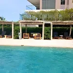 Exclusivo Apto, Piscina Privada y Salida a playa